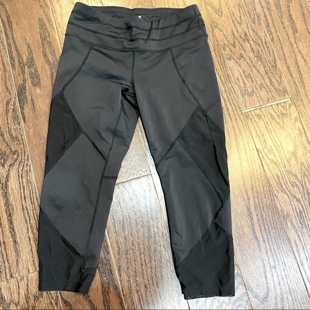 Athleta Sheer Cutout Capri Leggings, Size Small